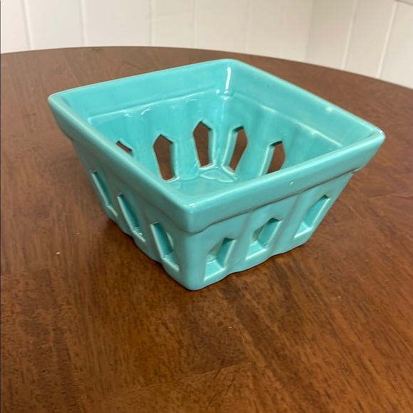 The Classy Way to Display Berries - Picture 2 of 4